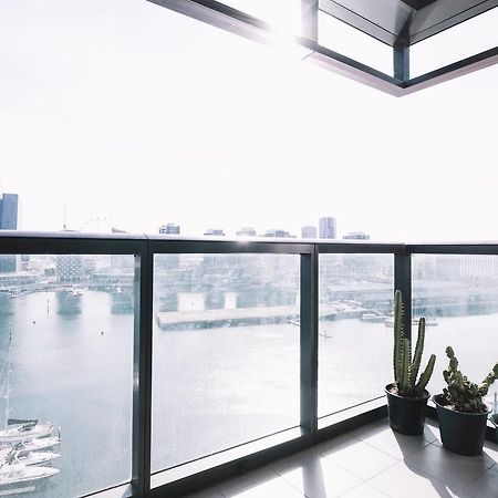 Experience Waterfront Luxury With Views Apartamento Melbourne Exterior foto