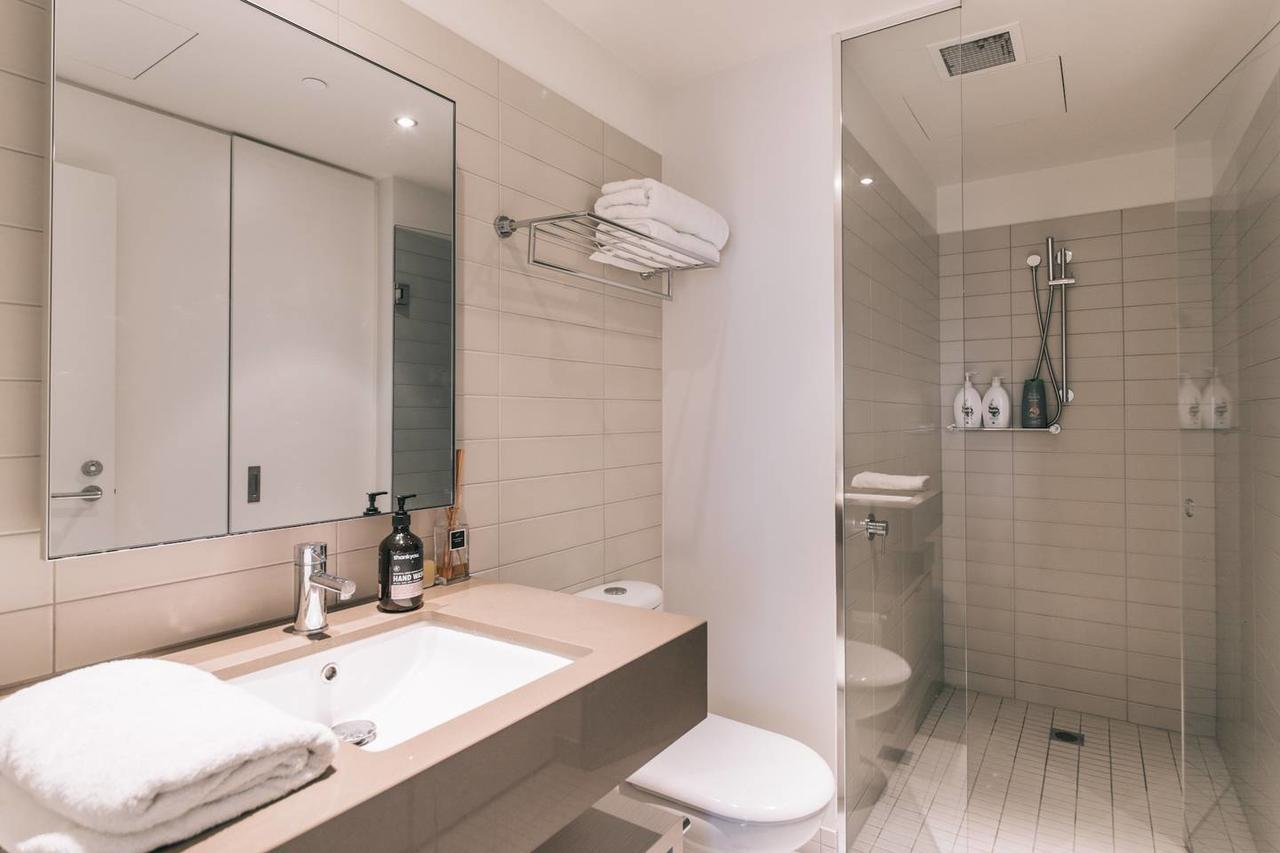 Experience Waterfront Luxury With Views Apartamento Melbourne Exterior foto