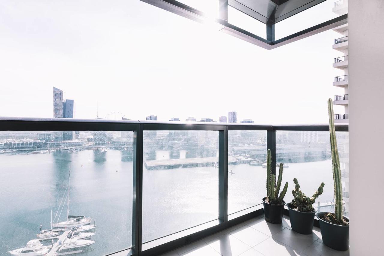 Experience Waterfront Luxury With Views Apartamento Melbourne Exterior foto